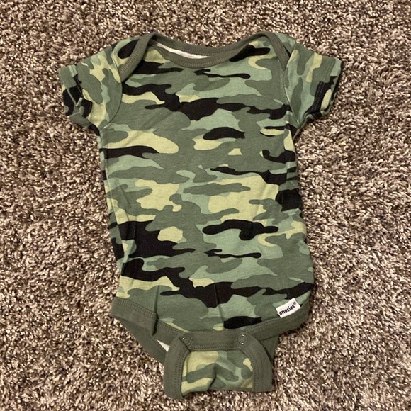 10 Baby Boy Onesies. 1 pair of Pajamas. Size 0-3 month. Gerber Brand. - Picture 4 of 12